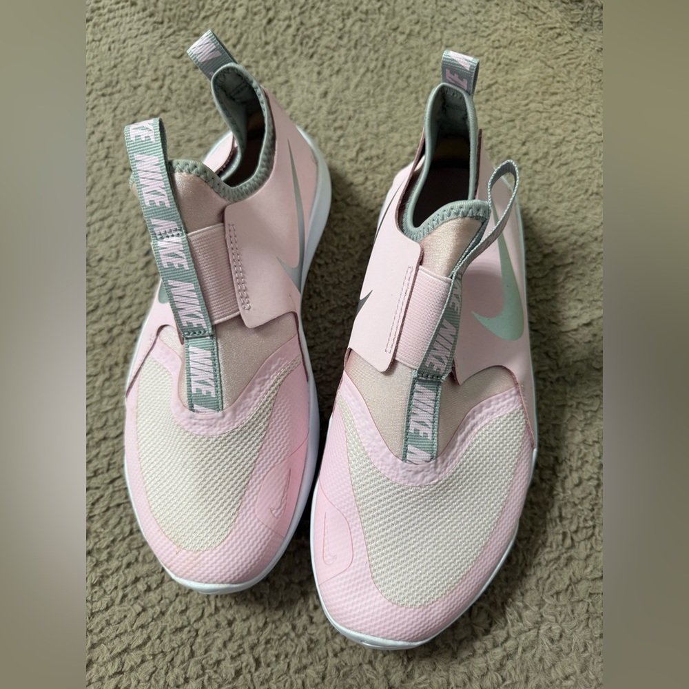 Nike AT4662-609 Flex Runner, very very good condition LIKE NEW!